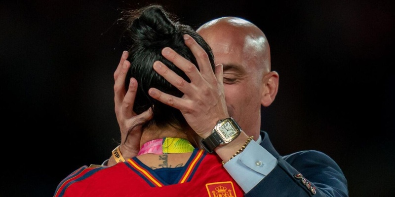 Football international Jenni Hermoso being kissed by Luis Rubiales